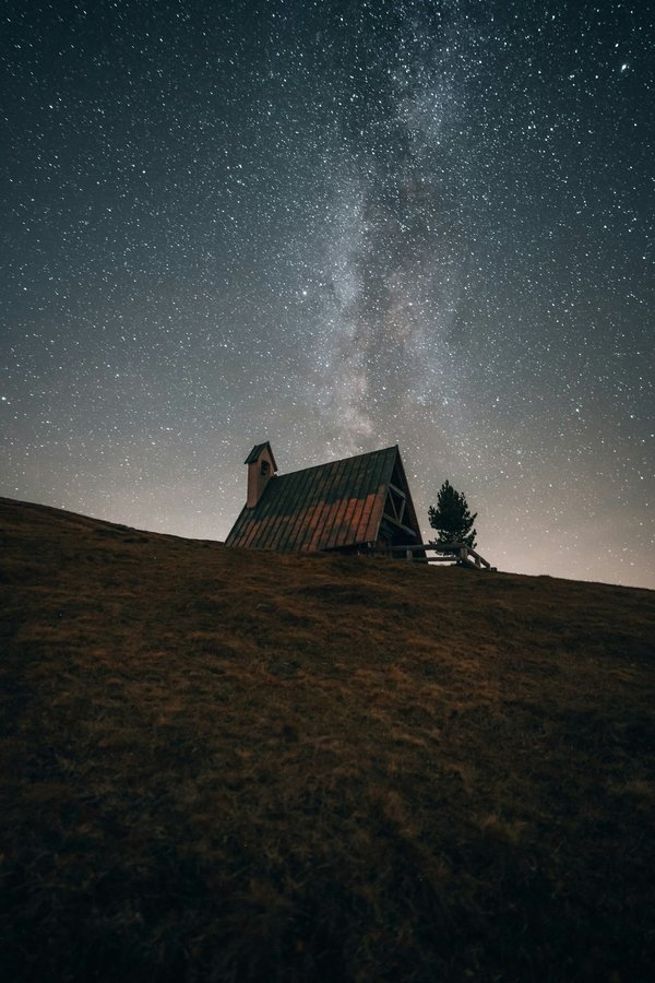 Quelles croisières offrent des excursions pour observer les étoiles en plein désert en Jordanie?